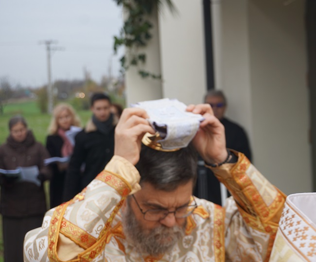Atanáz püspök az ereklyével