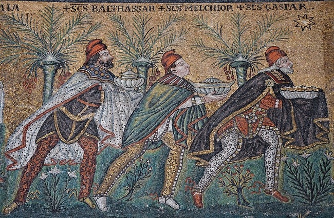 A háromkirályok imádása a betlehemi csillaggal a ravennai Sant'Apollinare Nuovo bazilika mozaikján (6–7. század)