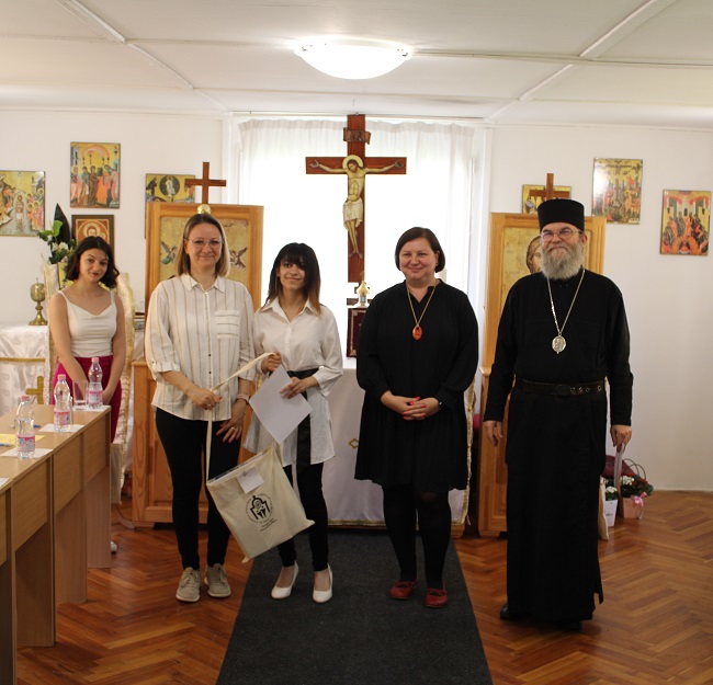 csoportkép Atanáz püspökkel