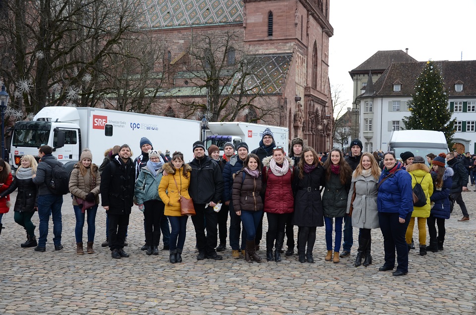 Bazelben a találkozóra érkezett fiatalok