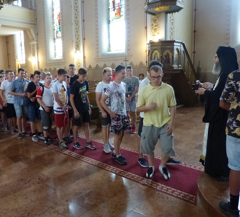 Atanáz püspök áldást ad a Székesegyházban