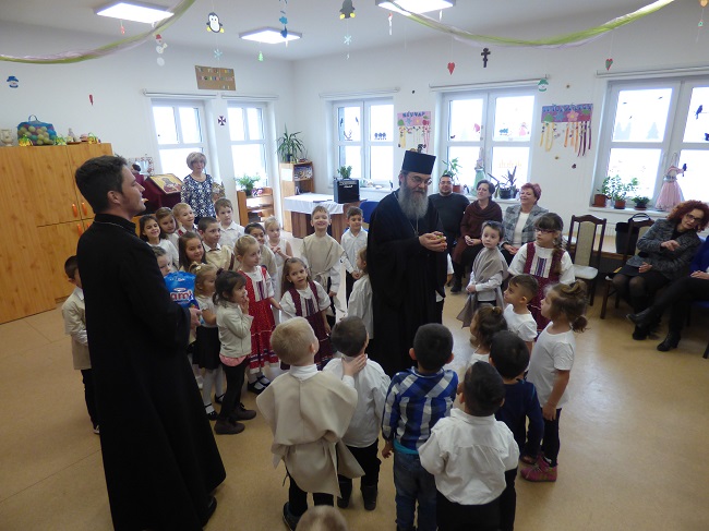 Atanáz püspök a gyerekek körében