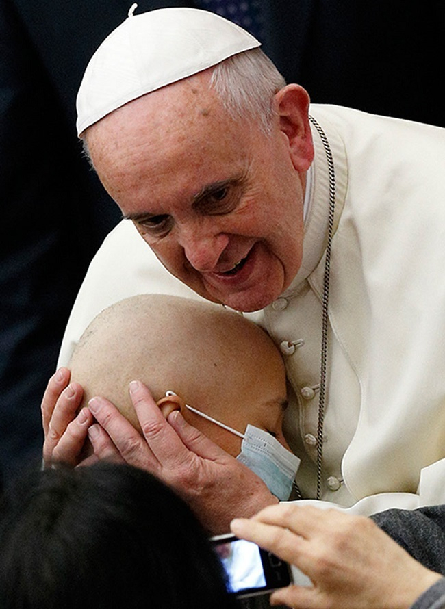 Ferenc pápa, beteg gyerek