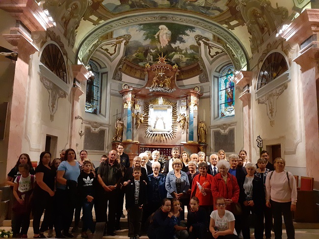 csoportkép a szentkúti bazilikában
