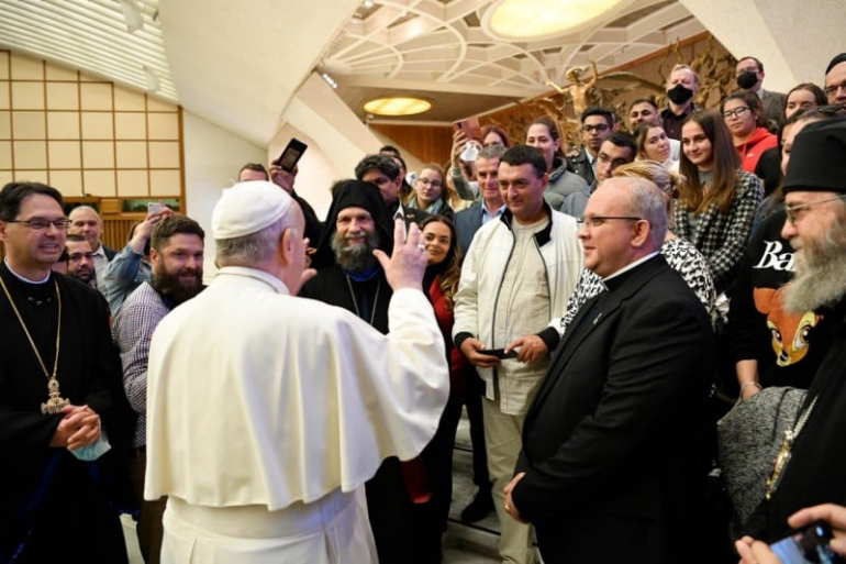Ferenc pápával találkoztak a magyar cigány fiatalok