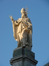 Szent Szilveszter pápa szobra 