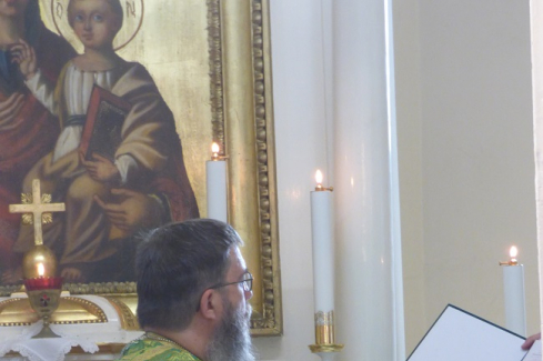 Atanáz püspök szentelés közben